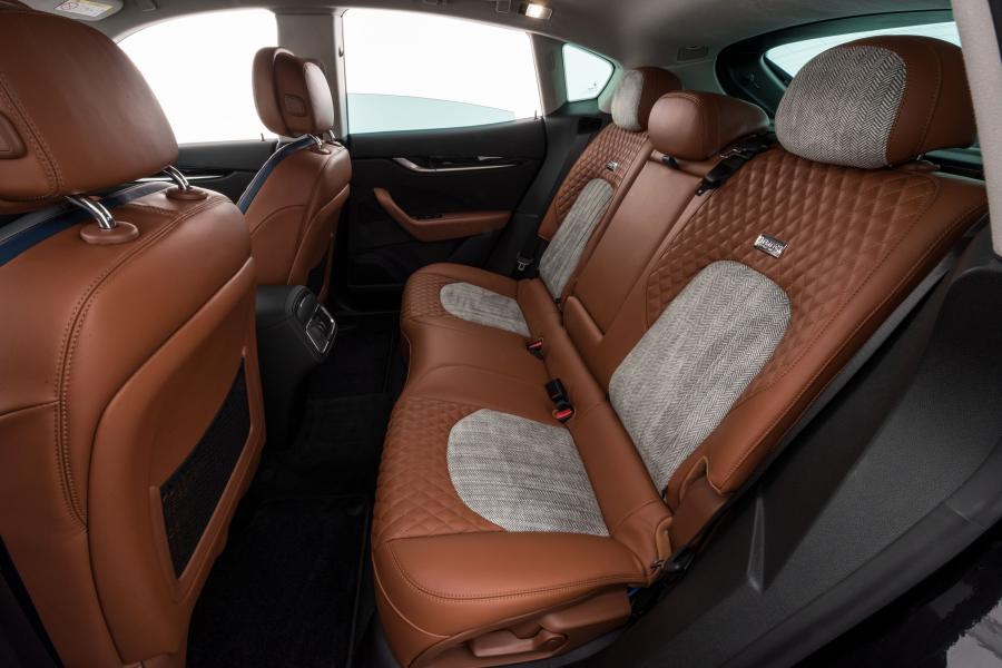 Интерьер Maserati Levante Black by Startech 2017 года  (фото 5 из 15)
